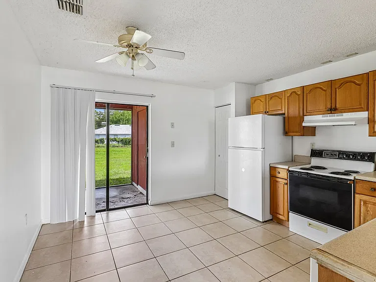 384 Cocoa Ct — Photo 21