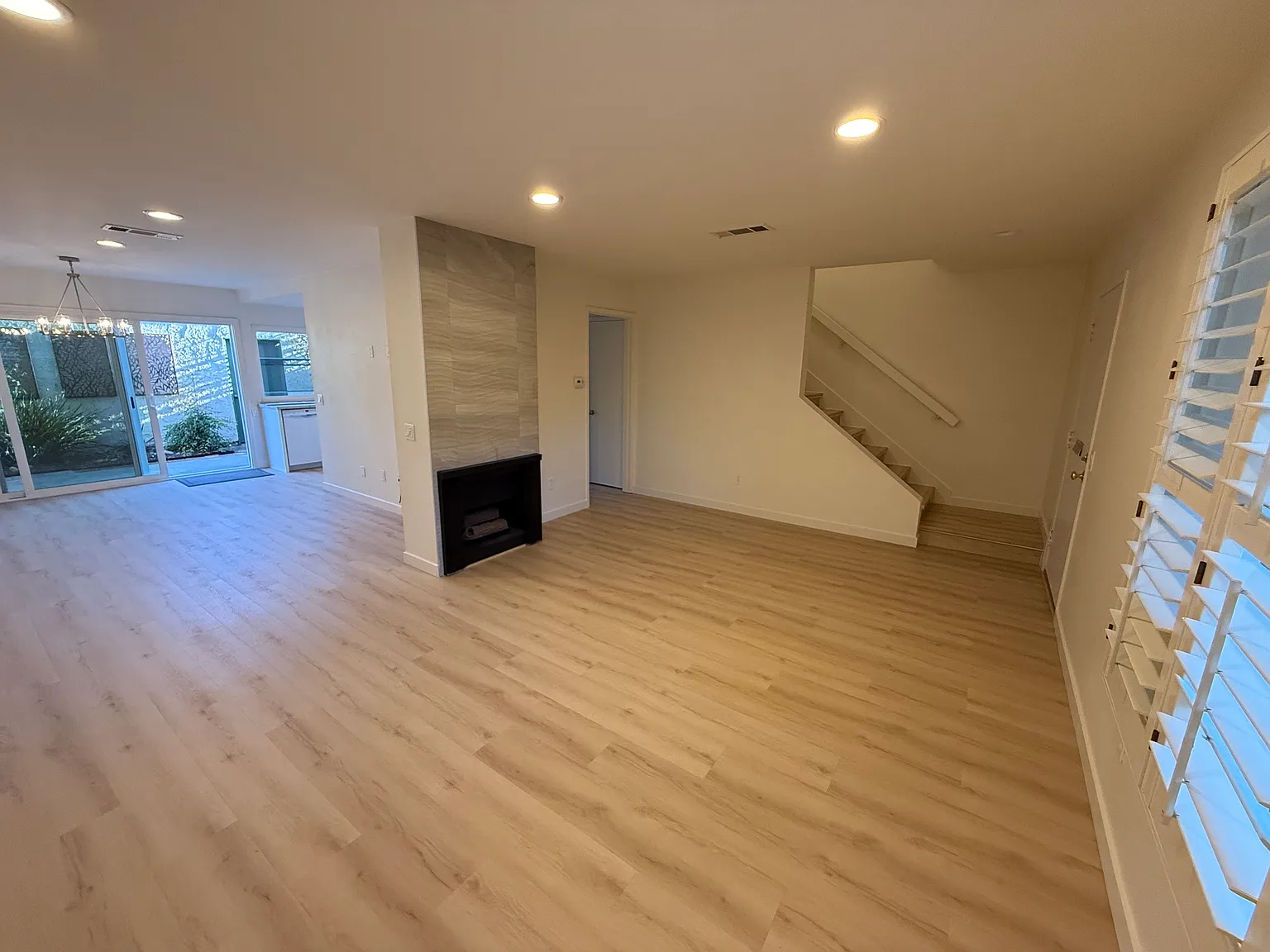 3 bed, 2.5 bath, 1380 sqft, $4,800 — Photo 2