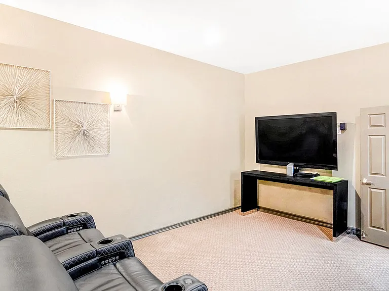 Legacy Heights Apartments — Photo 11