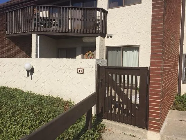 660 Geneva Dr #11 — Photo 2