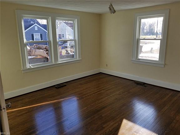 5th image of 14 Oakcrest St