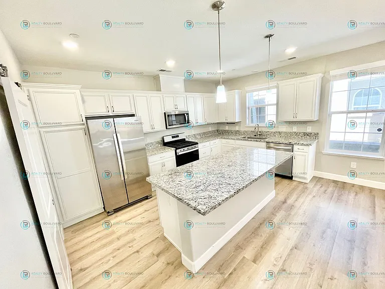 1815 Dark Horse Rd #B — Photo 6