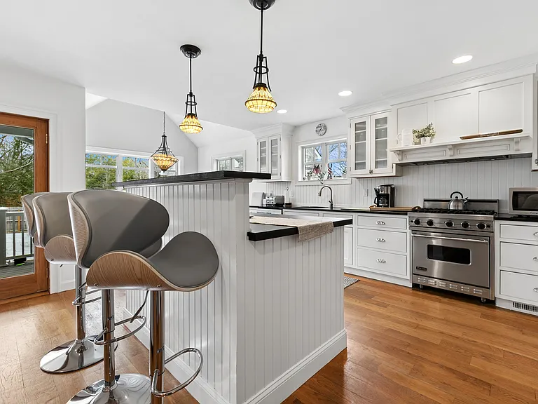 10 Foxboro Rd — Photo 13