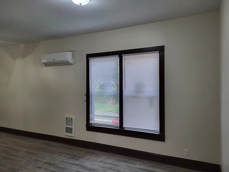 1501 Vinton St — Photo 3