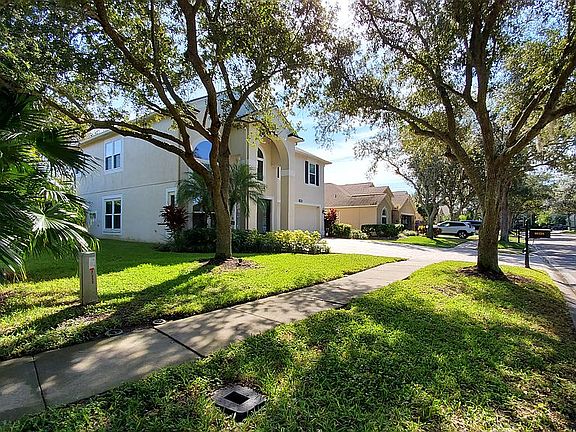 Good size front yard
