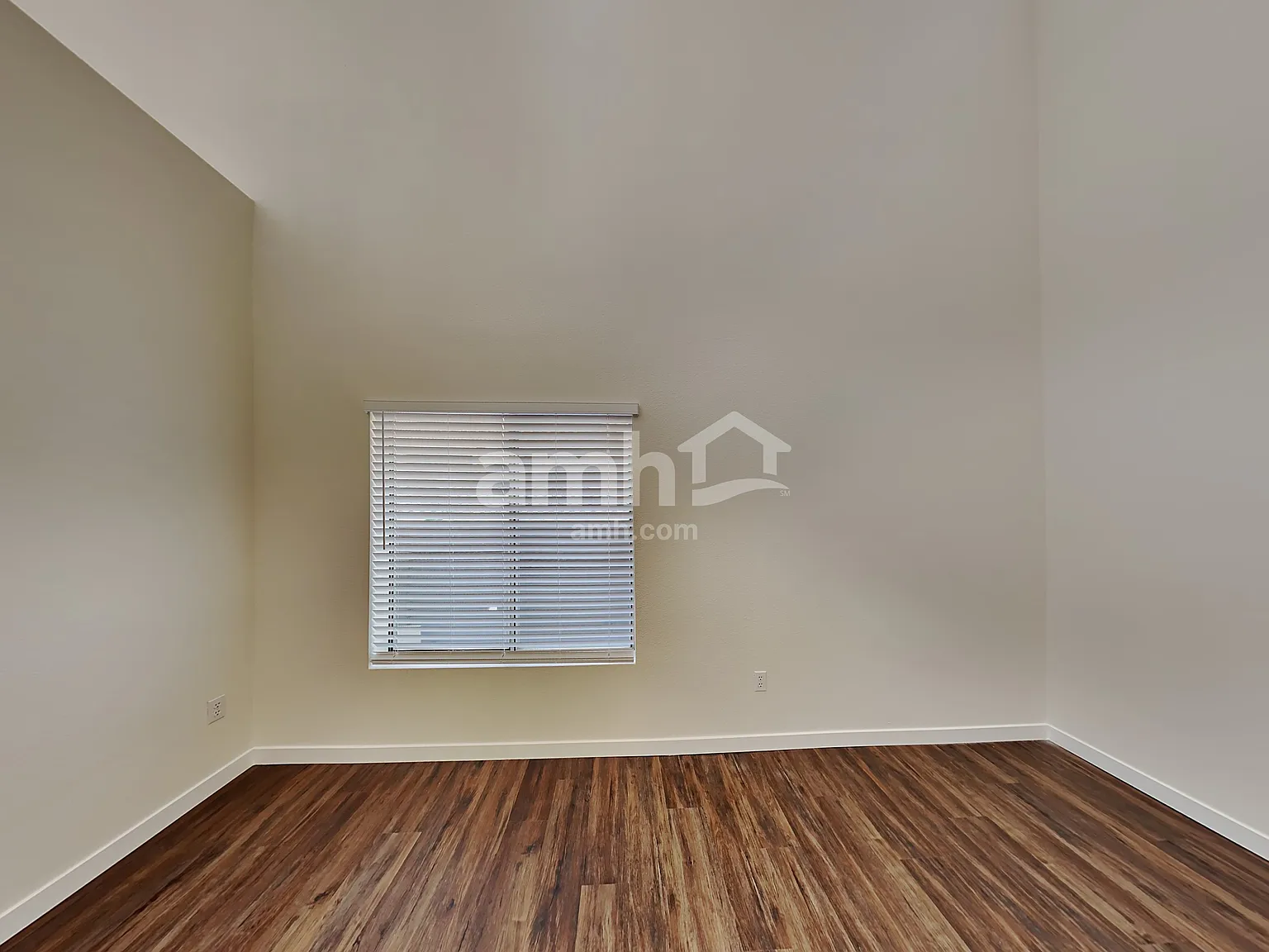 2 bed, 2.0 bath, 1381 sqft, $1,755 — Photo 4