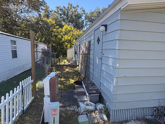 3rd image of 40 Michelle Ave