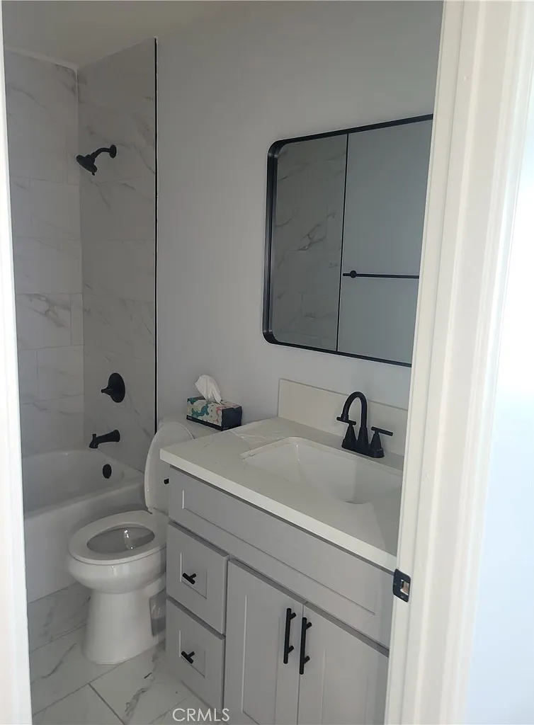 2532 Hauser Blvd — Photo 4