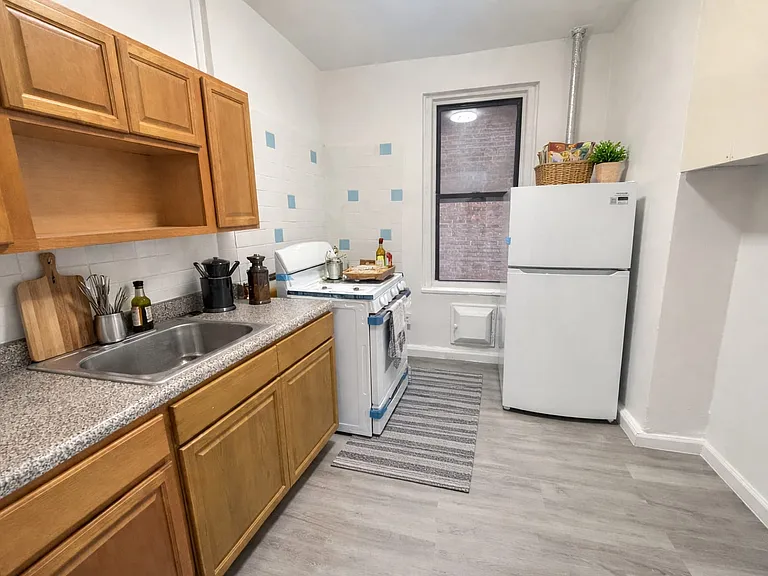 608 W 192nd St #2C — Photo 5