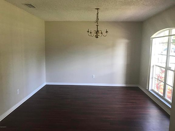 5th image of 829 Saint Michel Dr