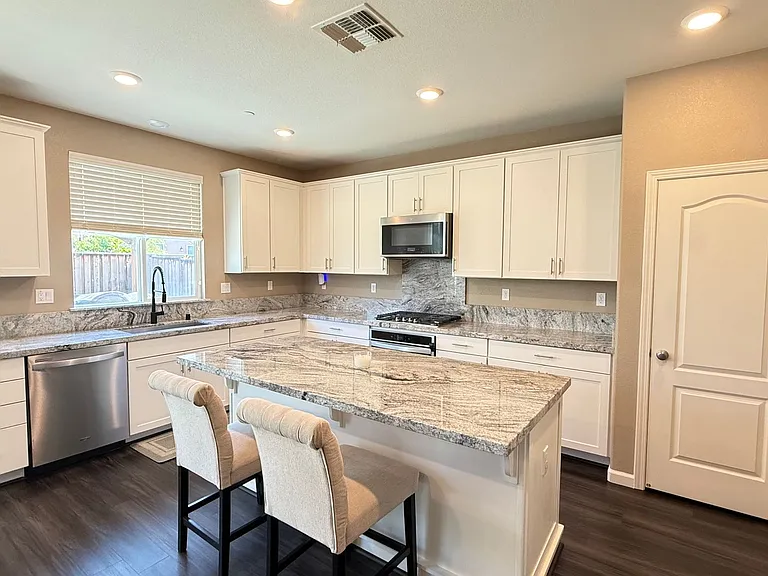 756 Mojave Way — Photo 5