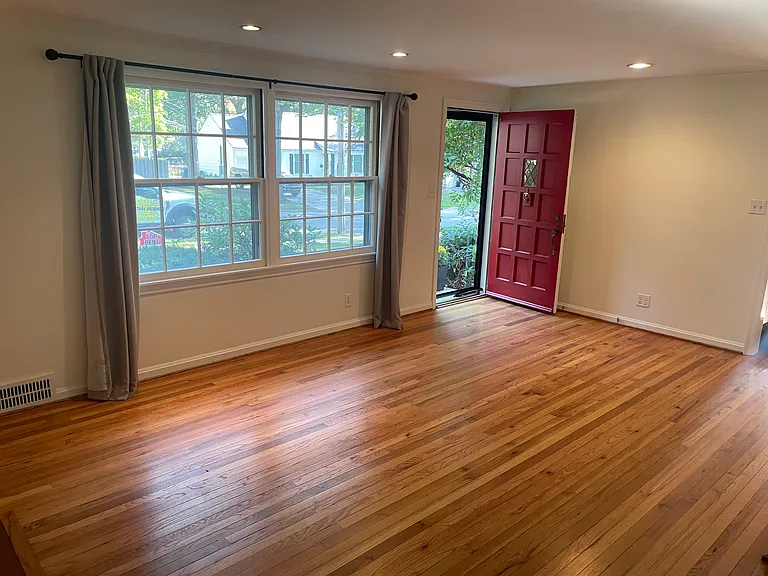 4217 Oxford Rd — Photo 6