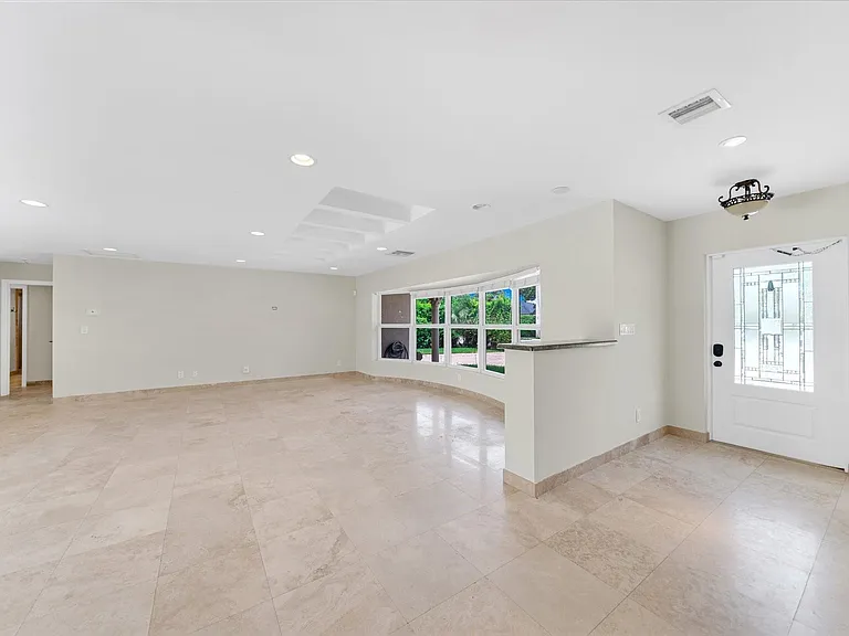 4021 Bayview Dr — Photo 6