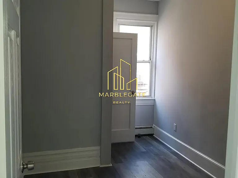 267-269 Goldsmith Ave #3AA — Photo 6