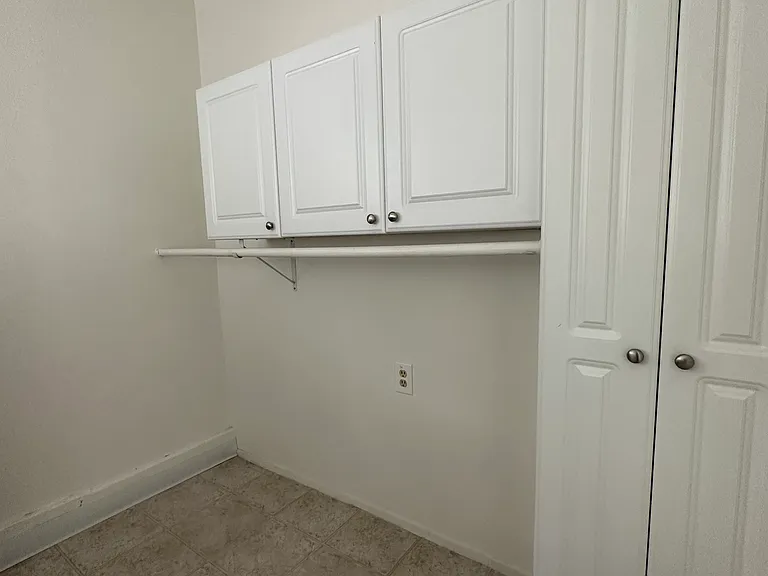 20428 Roslin Ave — Photo 36