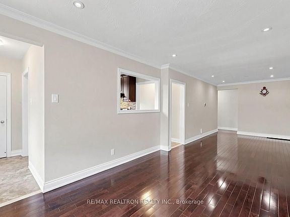5th image of 2613 Jane St