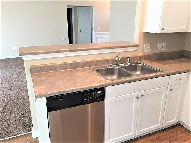 1555 Bradley Blvd — Photo 3