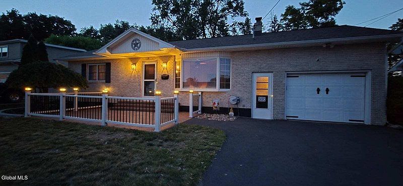 4th image of 6 Bertone Drive