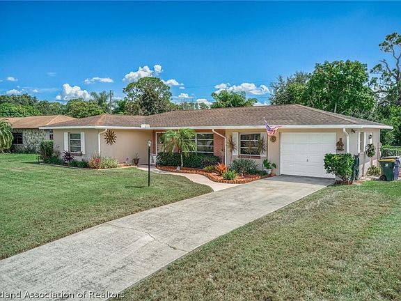 3rd image of 221 Sunnybrook Ln