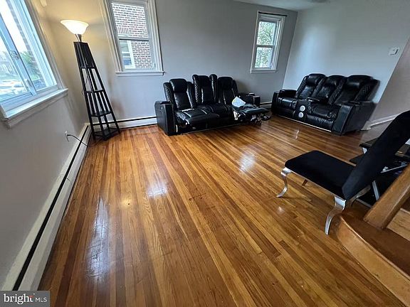 4th image of 1818 Strahle St