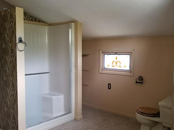 5th image of 207 E Chestnut St APT 6