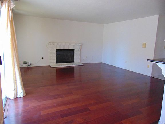 5th image of 123 Woodstock Ct