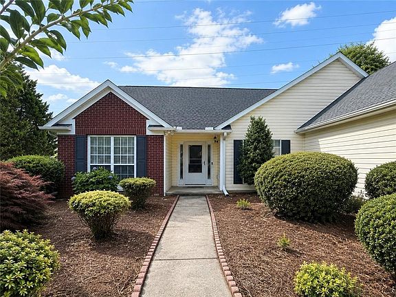 3rd image of 2130 Saint Thomas Way