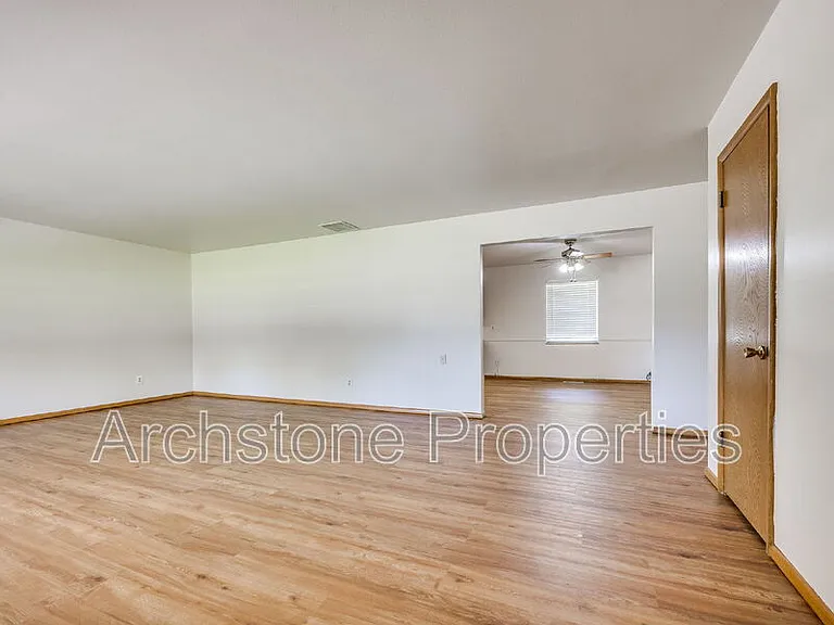 3121 Lakeside Dr — Photo 6