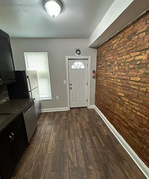 2317 E Federal St — Photo 2