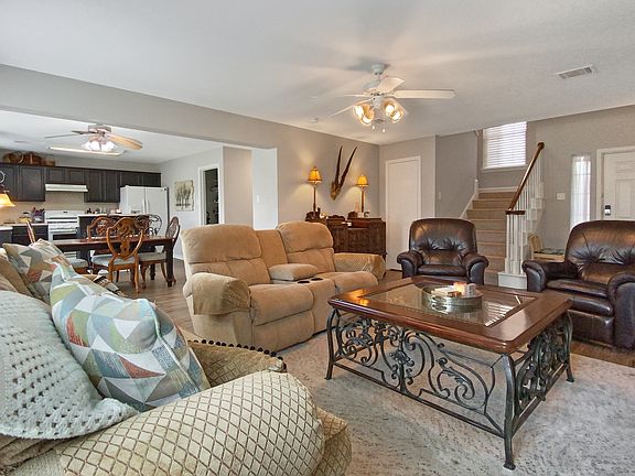 2nd image of 3805 Meadow View Dr