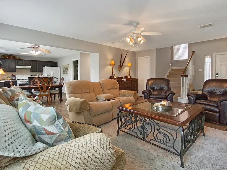 3805 Meadow View Dr — Photo 2