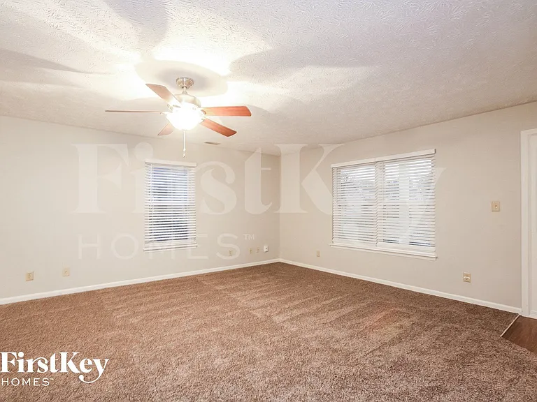 16 Pondview Ct — Photo 2