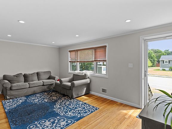 4th image of 12 Tucker Ave