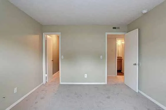 River Retreat Apartments — Photo 14