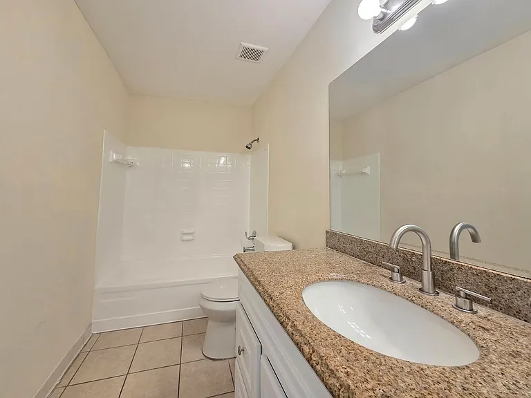 605 Northlake Blvd #48 — Photo 21