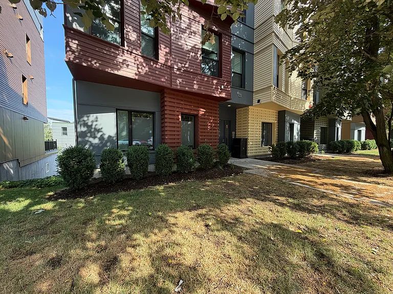 131 Hyde Park Ave #B — Photo 16