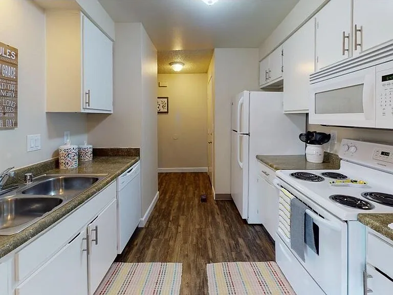 Irving Place Apartments — Photo 28