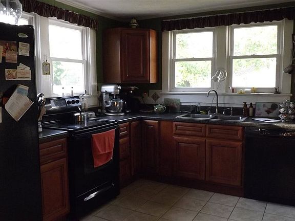 5th image of 343 Woodlawn Ave