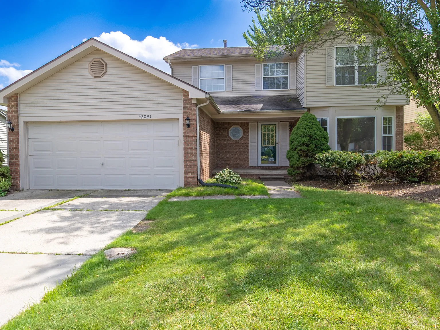 4 bed, 2.5 bath, 2043 sqft, $2,750 — Photo 2
