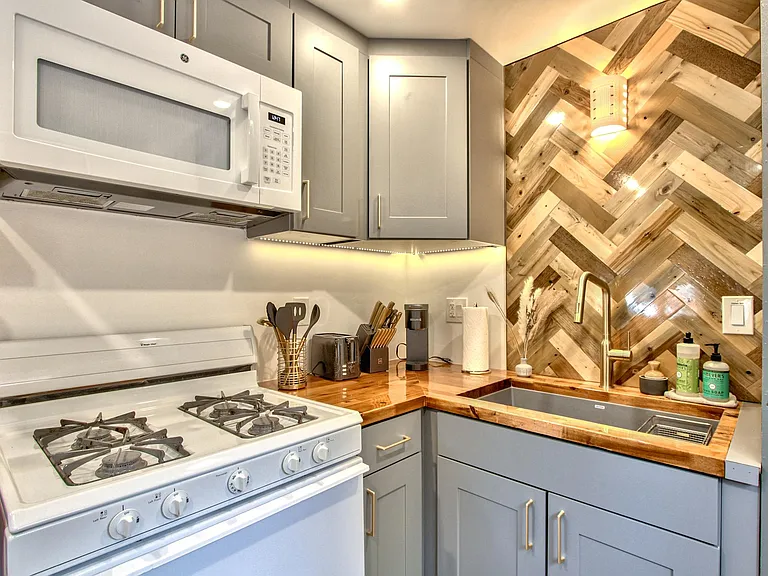 426 Maple Ln — Photo 6
