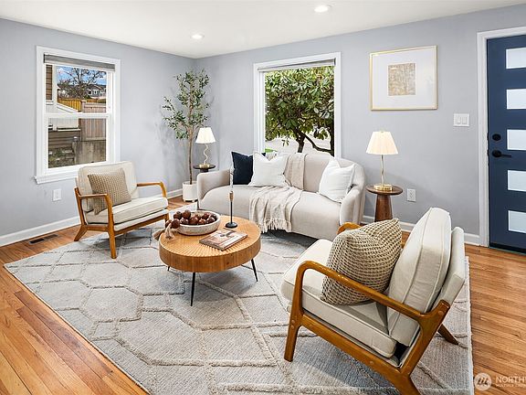 4th image of 3707 SW Thistle