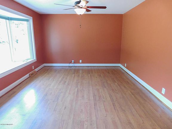 4th image of 412 Donann Dr