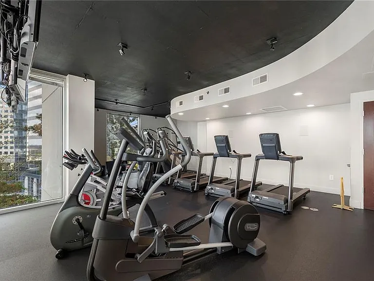 3324 Peachtree Rd NE #915 — Photo 49