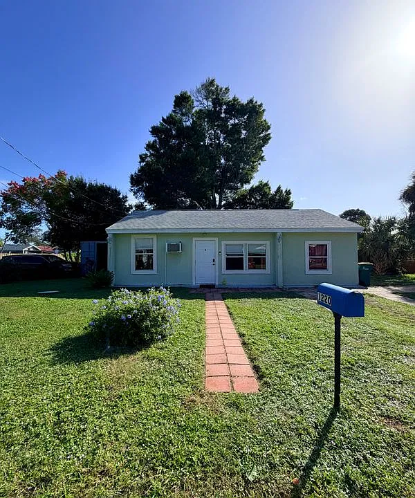 1220 Robin Dr