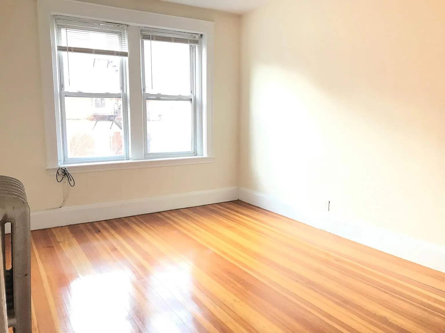 2 bed, 1000 sqft, $3,200 — Photo 2
