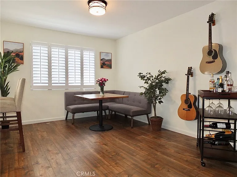 941 Elm Ave — Photo 8