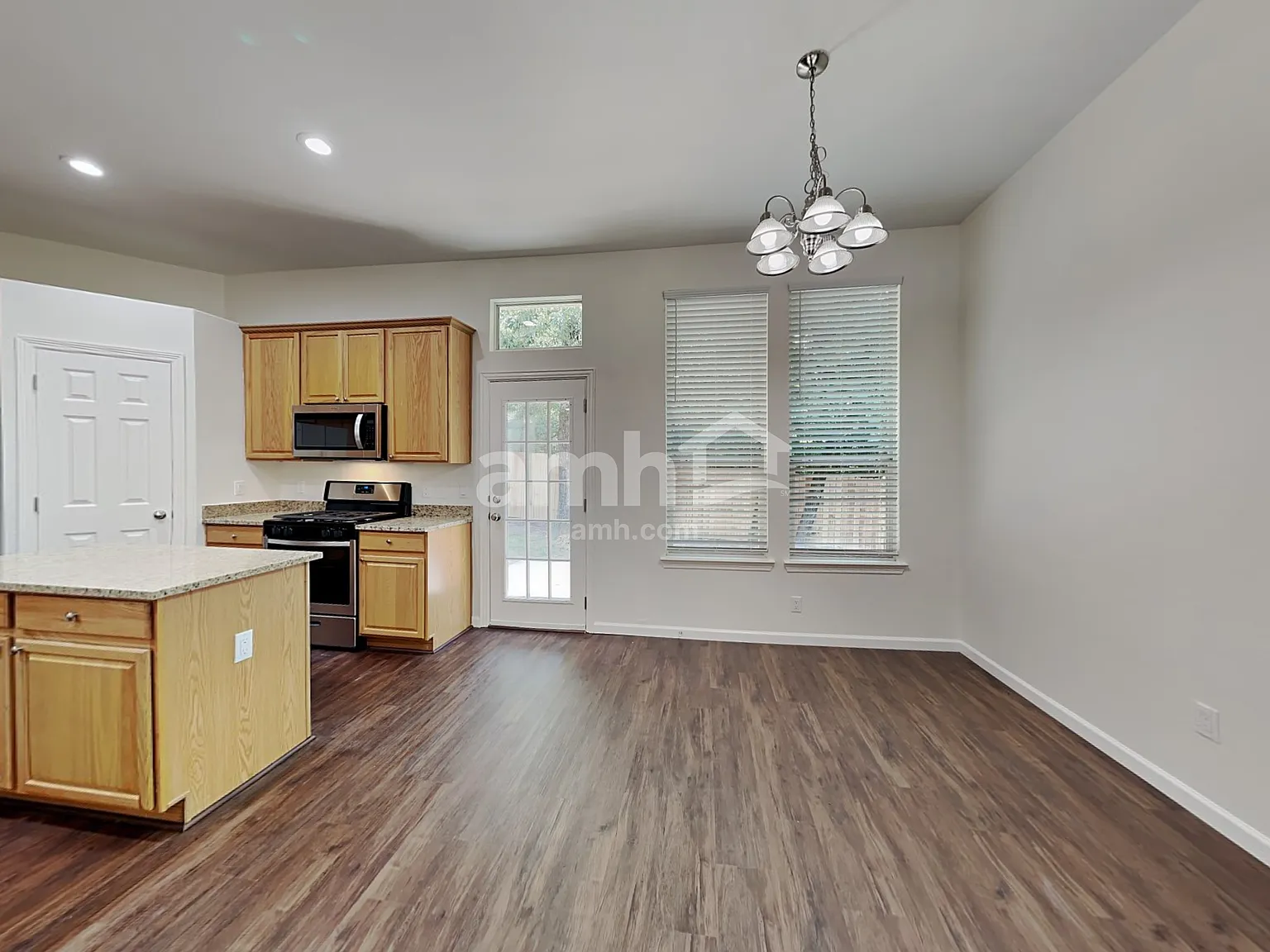 4 bed, 2.0 bath, 1990 sqft, $2,195 — Photo 4