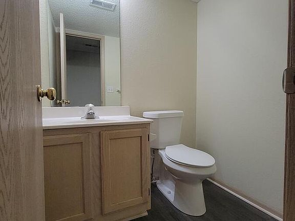 3rd image of 105 NE Dogwood St APT B