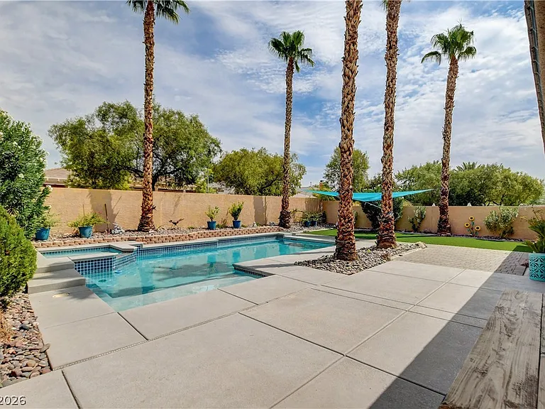 8086 Merlewood Ave — Photo 59