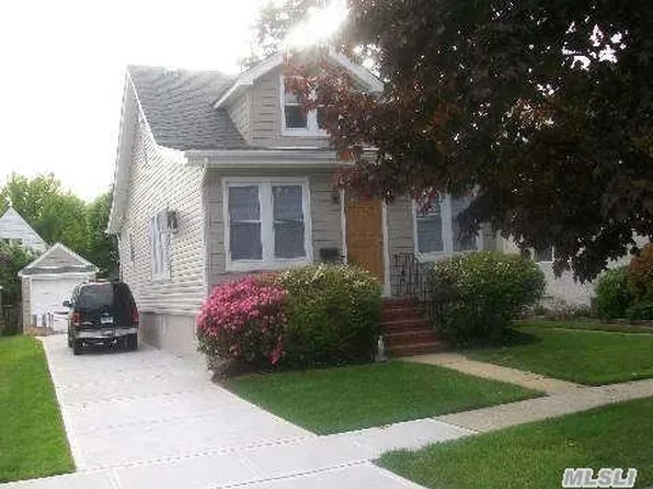 130 Irving Ave, Floral Park, NY 11001
